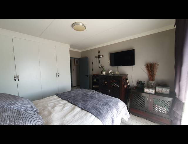 2 BEDROOM SECTIONAL TITLE FOR SALE IN SOUTH CREST